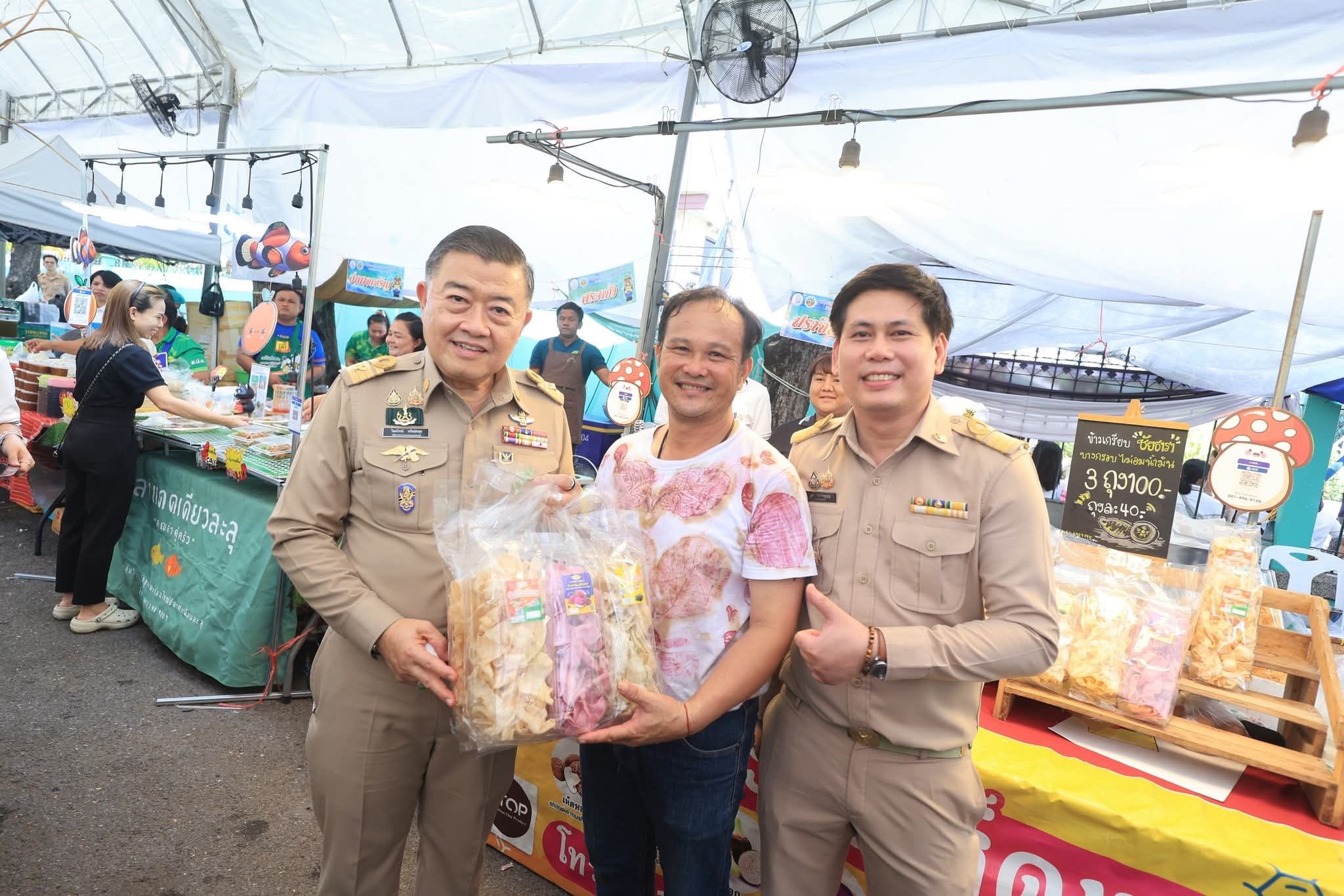 title - วันที่ 5-7 มีนาคม 2569 นายวิทูล ประดิษฐบุญ ปฏิรูปที่ดินจังหวัดปราจีนบุรี นำเจ้าหน้าที่ ส.ป.ก.ปราจีนบุรี และเกษตรกรในเขตปฏิรูปที่ดินจัดเตรียมสินค้าร่วมงาน วันคล้ายวันสถาปนา ส.ป.ก. ครบรอบ 51 ปี